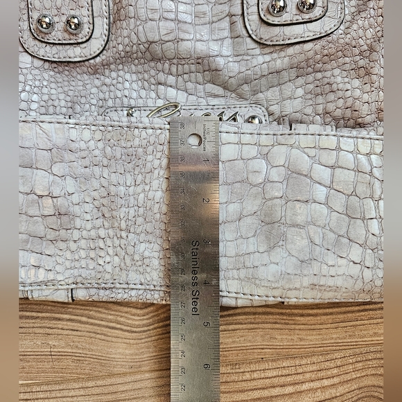 Guess Purse - Picture 7 of 9